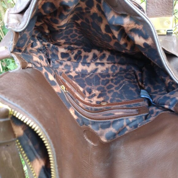 B Makowsky Chocolate Mocha Brown Leather Messenger Style Shoulder Bag - Picture 15 of 16